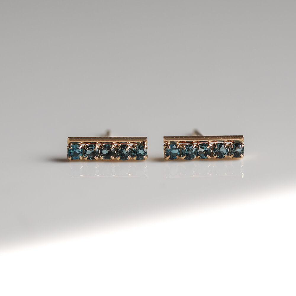 ロンドンブルートパーズ ライン ピアス | K10YG