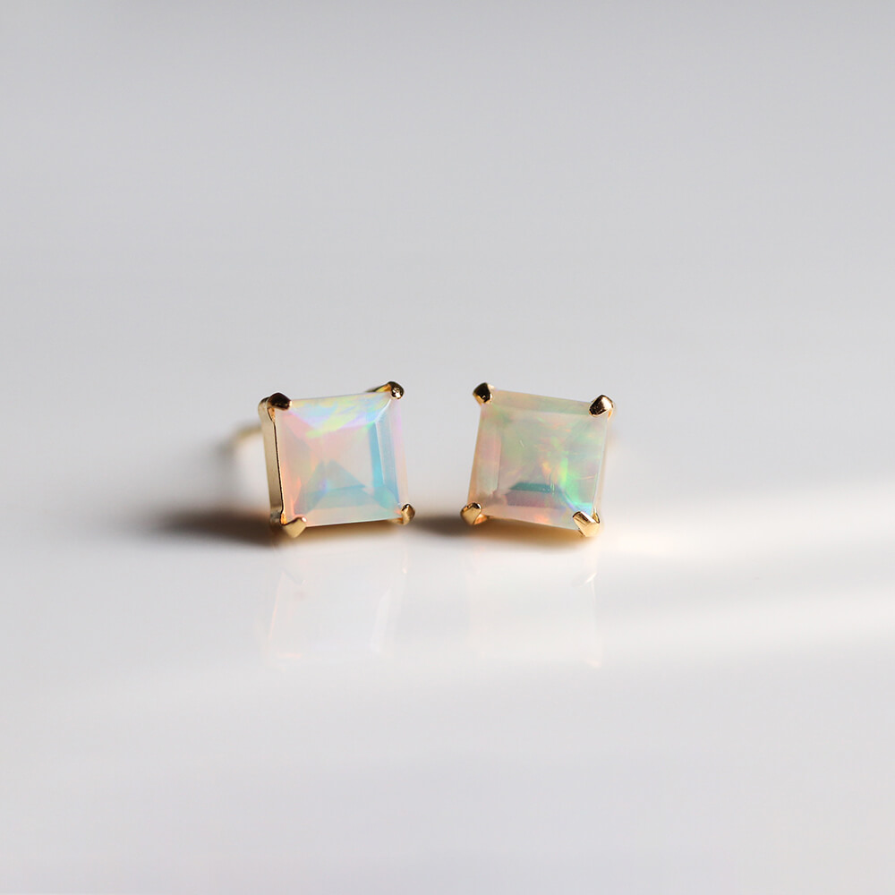 オパール スクエア ピアス | K18