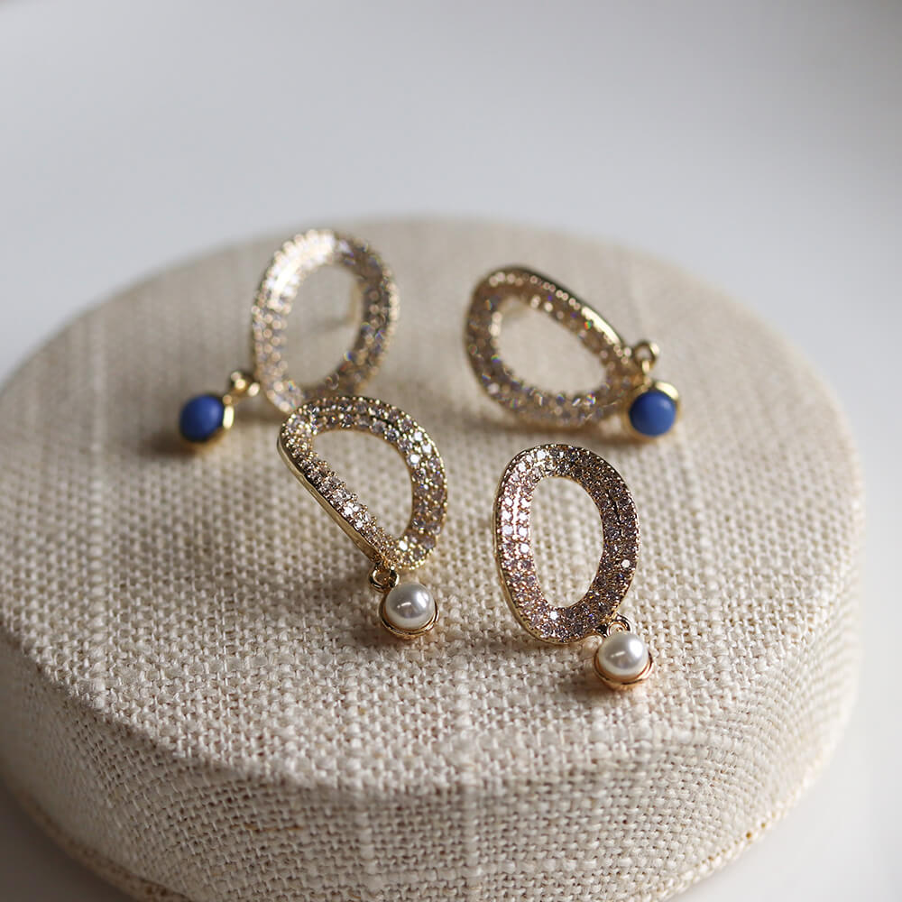 クリスタル ピアス