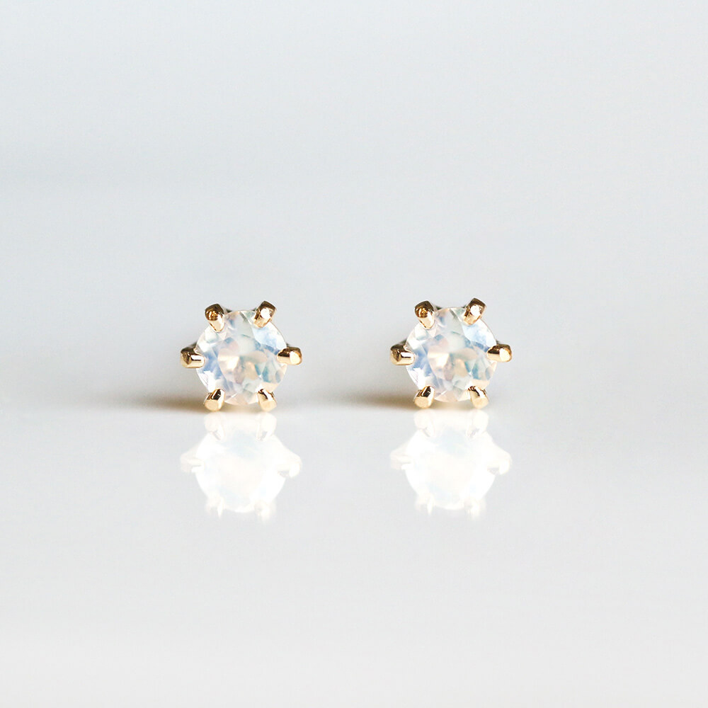 ロイヤルブルームーンストーン ピアス | K18〈誕生石〉