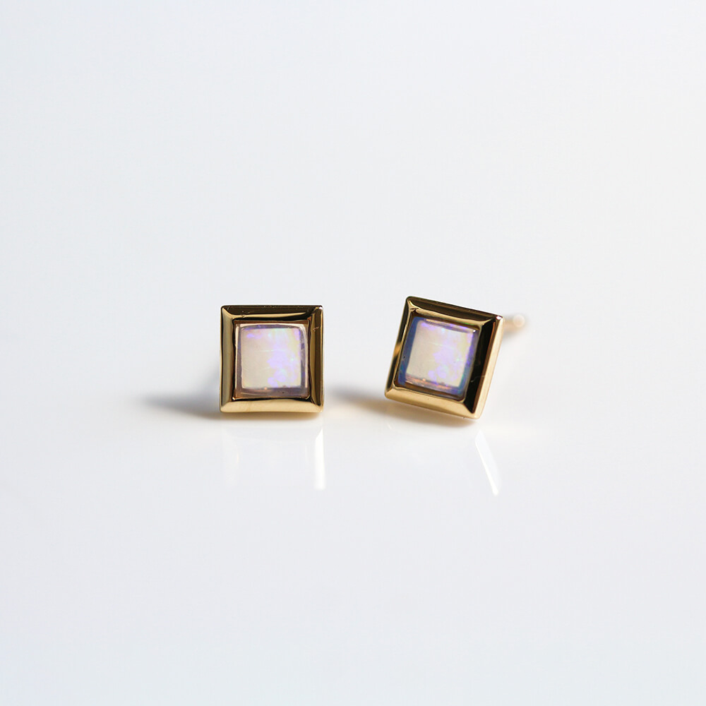 オパール スクエア ピアス | K10YG