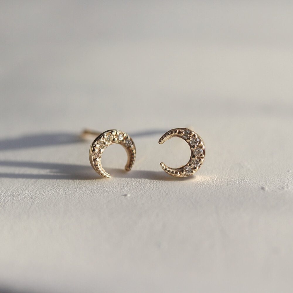 ダイヤモンド ムーン パヴェ ピアス | K10YG