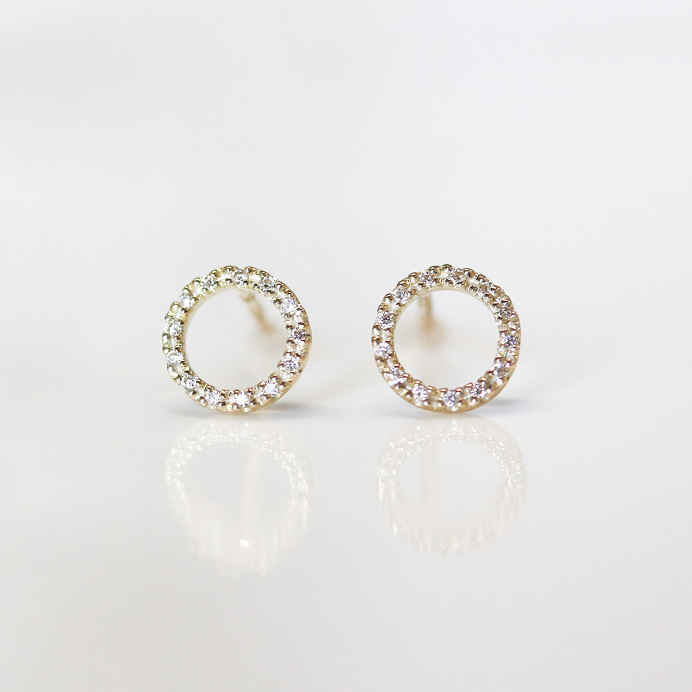 ダイヤモンド オープンサークル ピアス | K10YG 〈世界最小〉