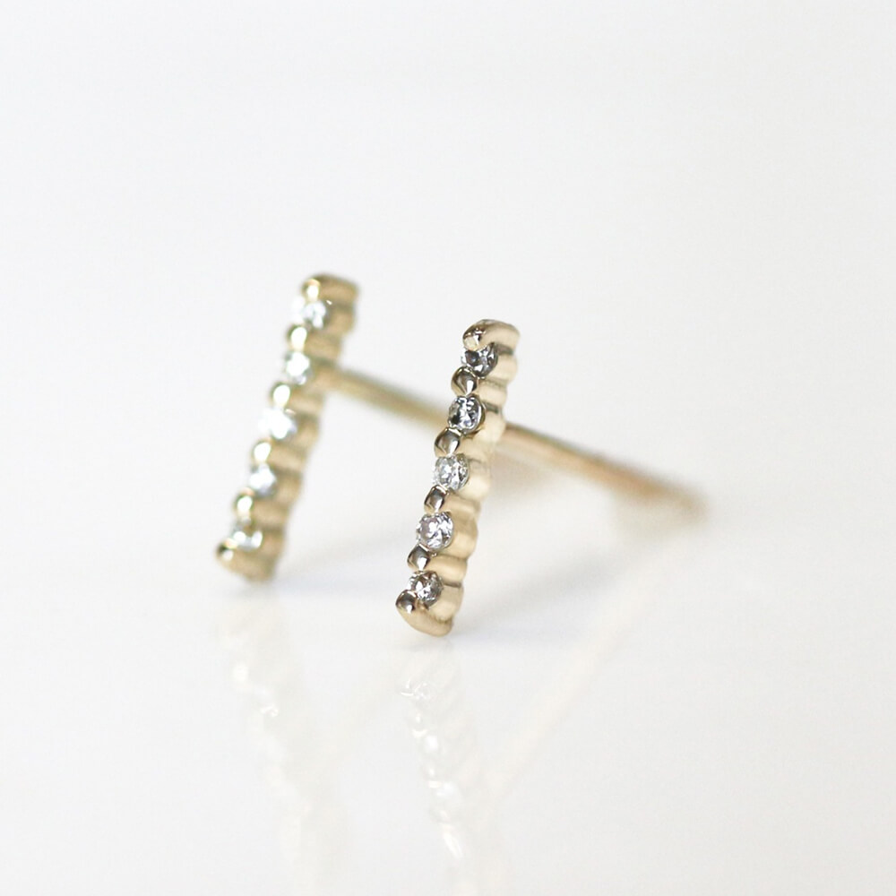 ダイヤモンド ライン ピアス | K10YG〈世界最小〉