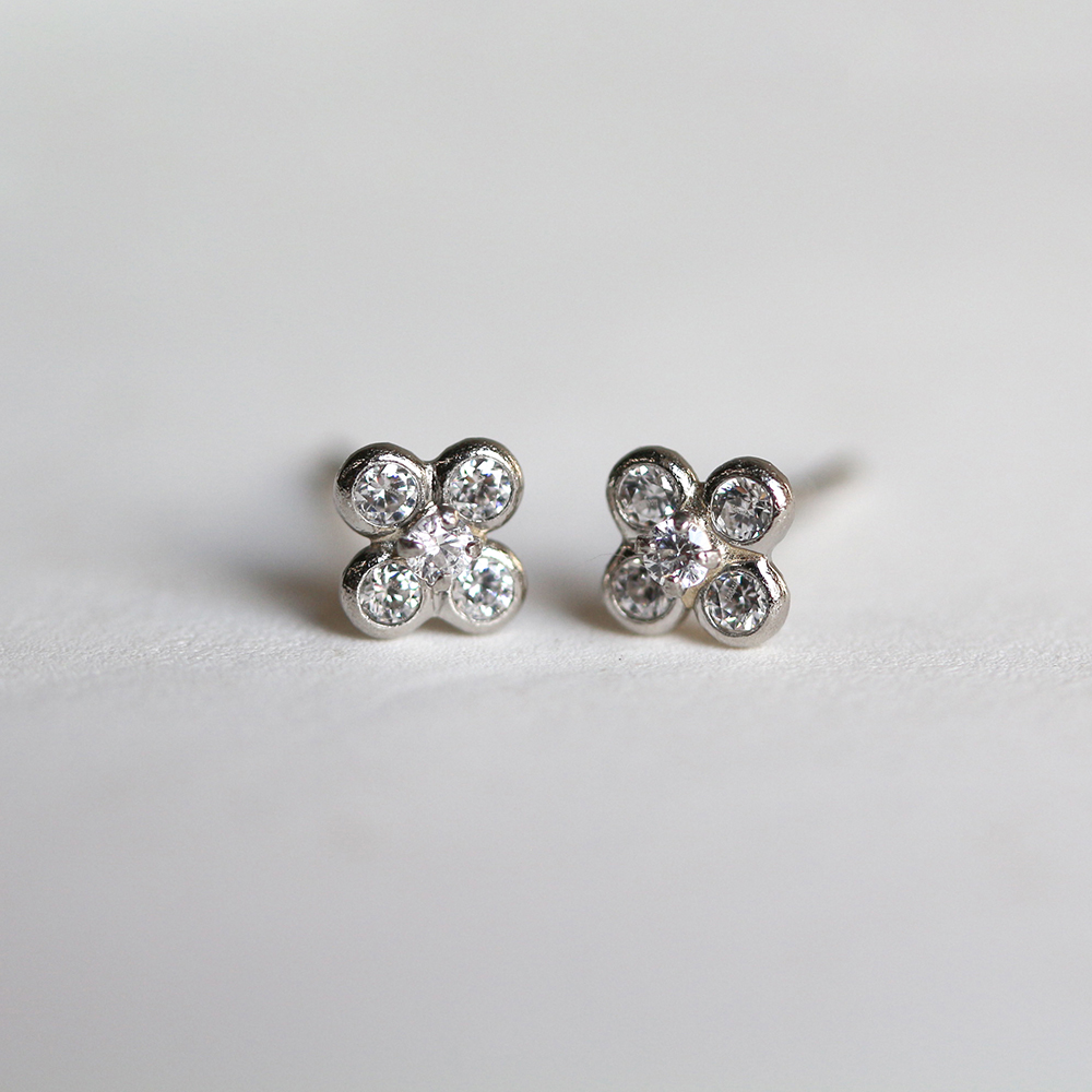 スーパーキュービックジルコニア ピアス | PT  〈Web/ルミネ有楽町店限定〉