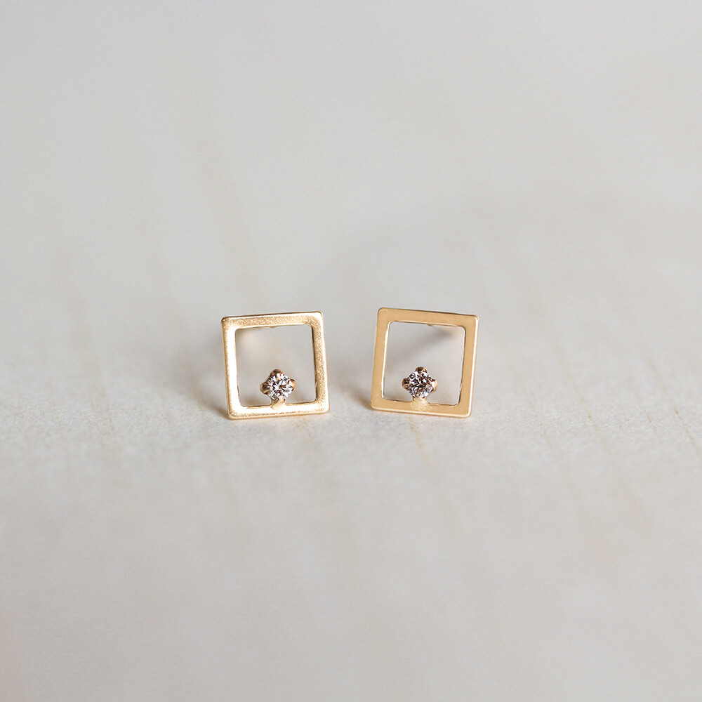 ダイヤモンド スクエア ピアス | K10YG  〈Web/ルミネ有楽町店限定〉
