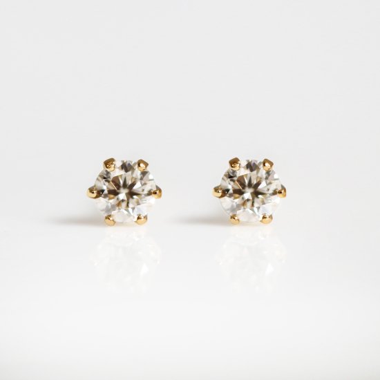 一石 シャンパンダイヤモンド 0.1ct ピアス | K18