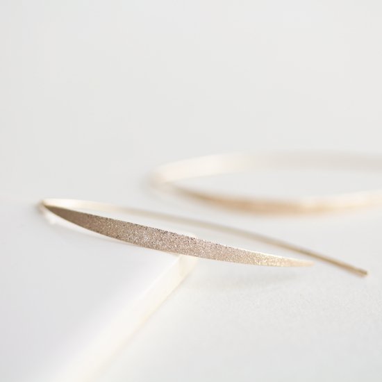 ゴールド マット フック ピアス | K10YG