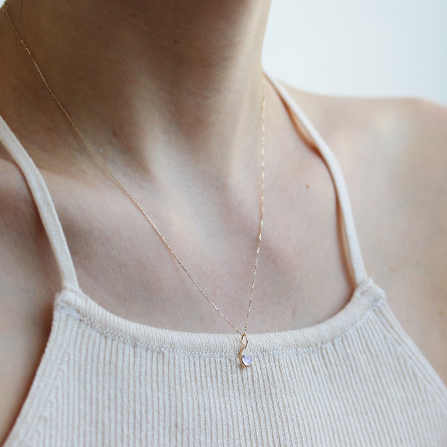 ロイヤルブルームーンストーン チャーム | K10YG 〈誕生石〉